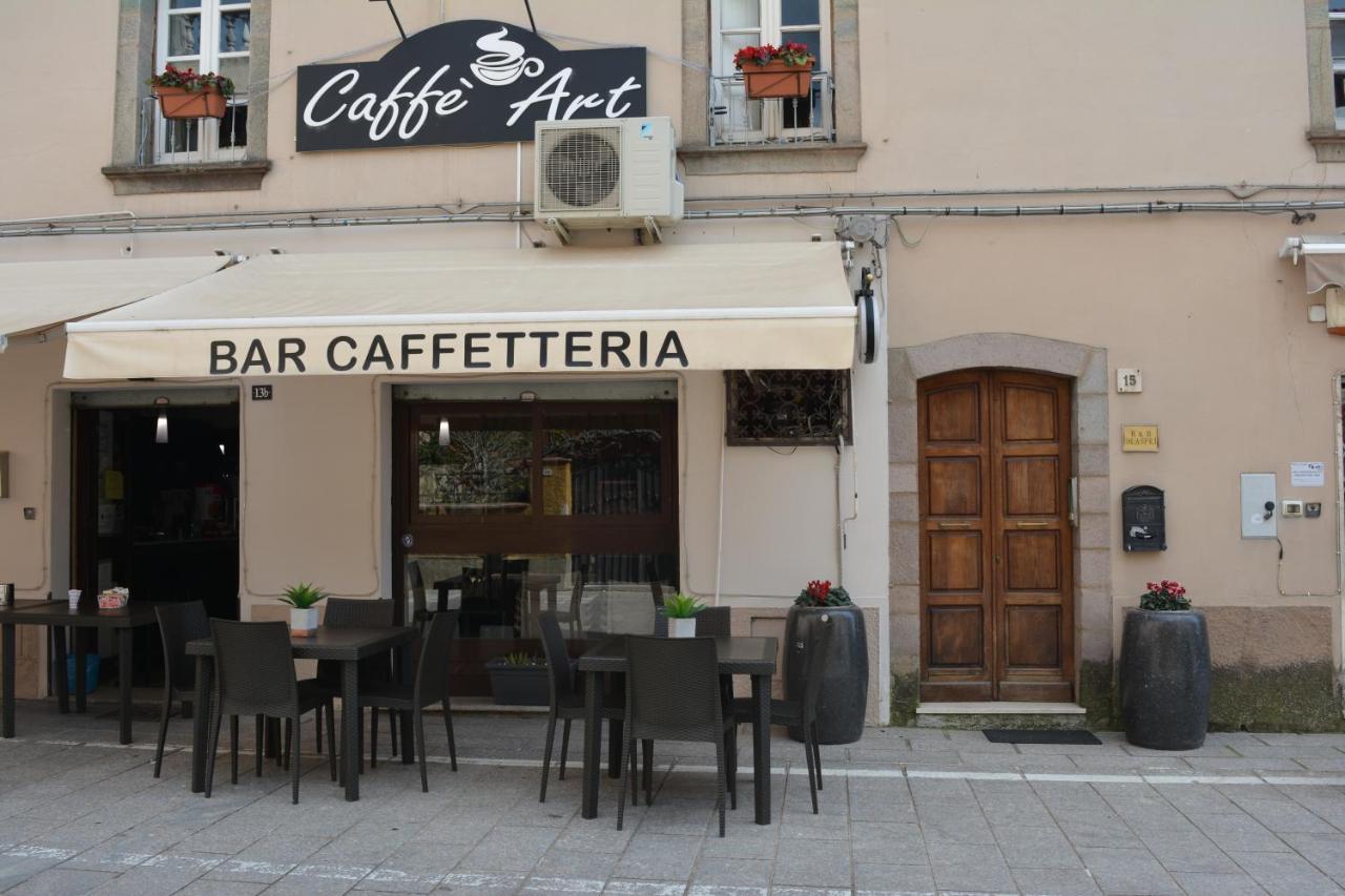 Olaspri Oschiri Bagian luar foto
