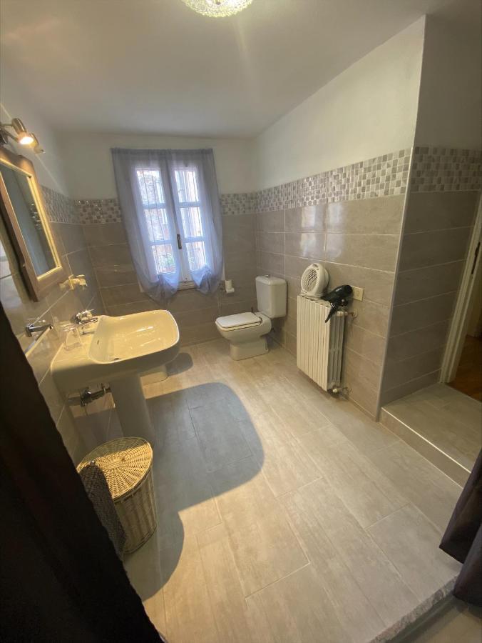 Olaspri Oschiri Bagian luar foto