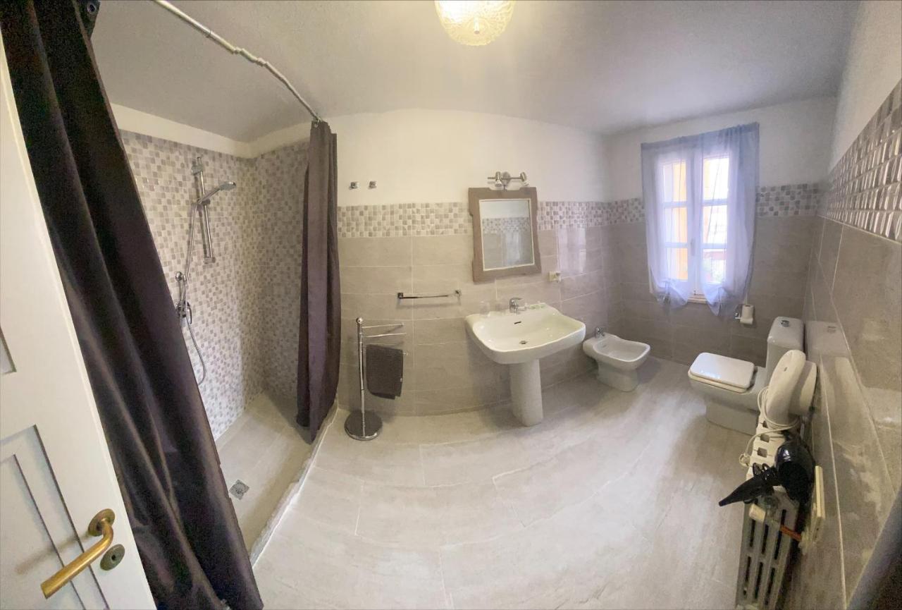 Olaspri Oschiri Bagian luar foto